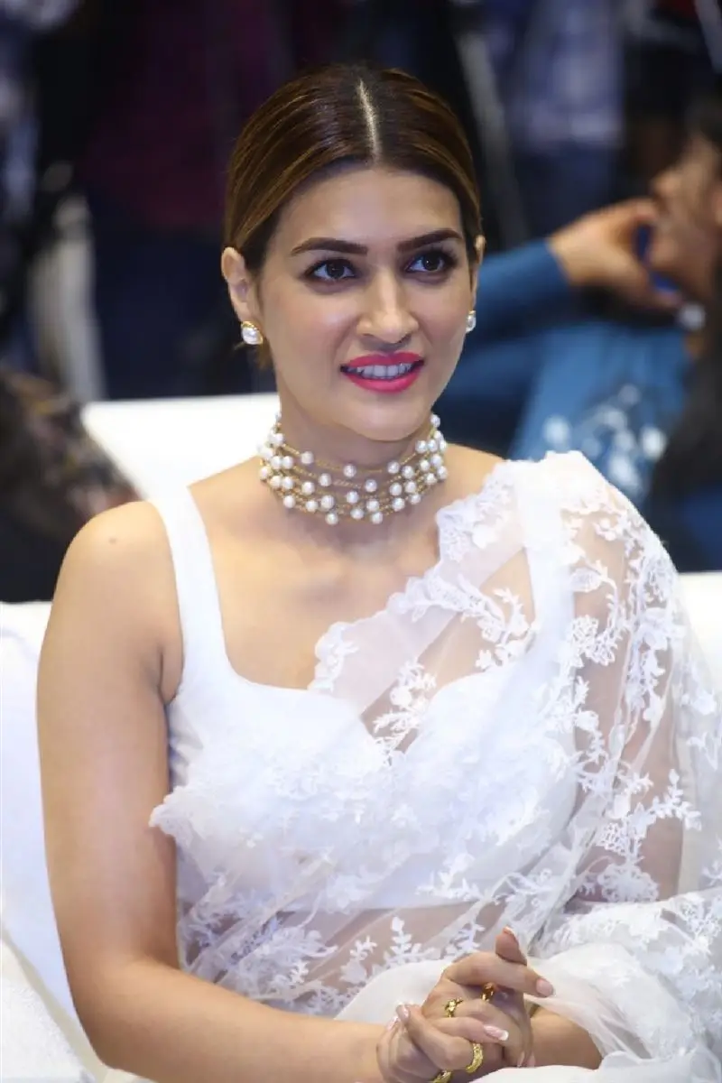 Kriti Sanon Charming Stills In White Saree Sleeveless Blouse